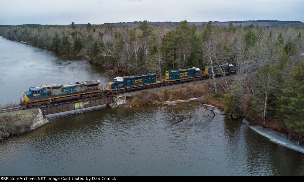 CSXT 9025 Leads L070 at Belgrade Stream